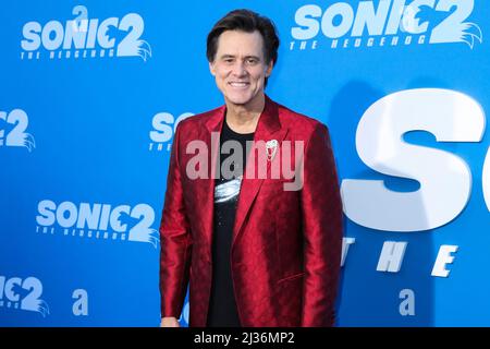 WESTWOOD, LOS ANGELES, KALIFORNIEN, USA - 05. APRIL: Der kanadisch-amerikanische Schauspieler Jim Carrey kommt zur Premiere von „Sonic the Hedgehog 2“ in Los Angeles, die am 5. April 2022 im Regency Village Theatre in Westwood, Los Angeles, Kalifornien, USA, stattfand. (Foto von Xavier Collin/Image Press Agency) Stockfoto