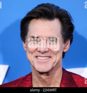 WESTWOOD, LOS ANGELES, KALIFORNIEN, USA - 05. APRIL: Der kanadisch-amerikanische Schauspieler Jim Carrey kommt zur Premiere von „Sonic the Hedgehog 2“ in Los Angeles, die am 5. April 2022 im Regency Village Theatre in Westwood, Los Angeles, Kalifornien, USA, stattfand. (Foto von Xavier Collin/Image Press Agency) Stockfoto