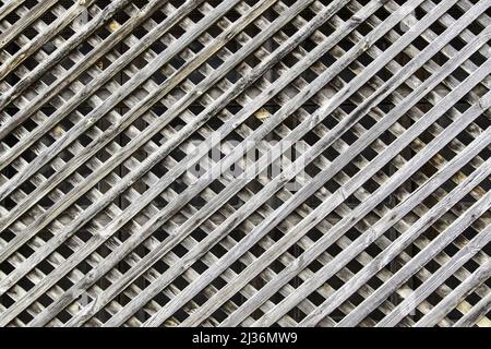 Detail von Holzgitter für Schutz und Dekoration in einem Fenster Stockfoto