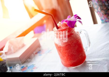 Eis Wassermelone Smoothie Frappe Fruchtpunsch gute frische kühle Getränk in der Sommersaison. Stockfoto