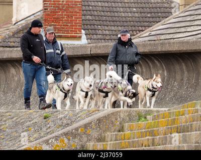 Sheerness, Kent, Großbritannien. 6. April 2022. UK Wetter: Ein trübes graues Morgen in Sheerness, Kent. Kredit: James Bell/Alamy Live Nachrichten Stockfoto