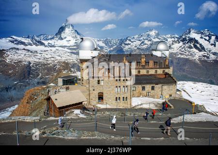 Blick vom Gornergrat auf das prächtige Sternwarte Gornergrat und den Matterhorn-Berg, südöstlich der Zermatter Bergstation, Riffelhaus, Stockfoto