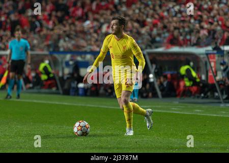 Lissabon, Portugal. 05. April 2022. Liverpools Verteidiger aus Schottland Andrew Robertson (26) in Aktion während des Spiels der Finale der Etappe des Viertelfinals 1. für die UEFA Champions League, Benfica gegen Liverpool Credit: Alexandre de Sousa/Alamy Live News Stockfoto