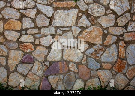 Steinwall Hintergrund. Eine Steinmauer aus Beton. Nahaufnahme. Stockfoto