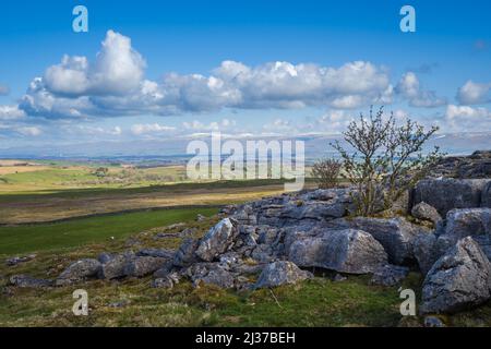 Ravenstonedale ist ein unberührtes, malerisches Moor, das am Fuße der Howgills in Cumbria liegt. In der Nähe befindet sich das Dorf Newbiggin-on-Lune. Kirkby Steph Stockfoto