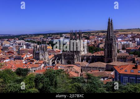 Die Kathedrale der Heiligen Maria von Burgos, Spanien. Es handelt sich um eine gotische Kirche, die zum UNESCO-Weltkulturerbe gehört. Stockfoto