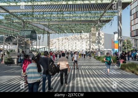 Dubai Vereinigte Arabische Emirate März 22 2022 Dubai International Expo 2020 Besucher am Tag Stockfoto