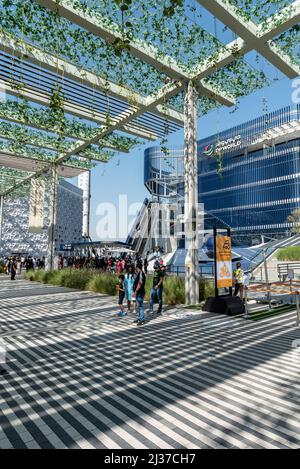 Dubai Vereinigte Arabische Emirate März 22 2022 Dubai International Expo 2020 Besucher am Tag Stockfoto