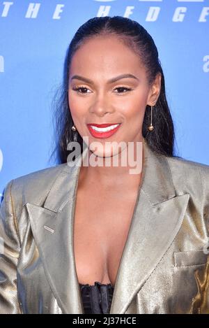 Los Angeles, Ca. 05. April 2022. Tika Sumpter nimmt an der Premiere von „Sonic the Hedgehog 2“ in Los Angeles am 05. April 2022 im Regency Village Theatre in Los Angeles, Kalifornien, Teil. Kredit: Jeffrey Mayer/Jtm Fotos/Media Punch/Alamy Live News Stockfoto