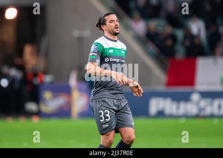 Warschau, Polen. 02. April 2022. Marco Terrazzino von Lechia im Einsatz während des polnischen PKO Ekstraklasa League-Spiels zwischen Legia Warszawa und Lechia Danzig im Marschall Jozef Pilsudski Legia Warsaw Municipal Stadium. Endergebnis; Legia Warszawa 2:1 Lechia Danzig. Kredit: SOPA Images Limited/Alamy Live Nachrichten Stockfoto