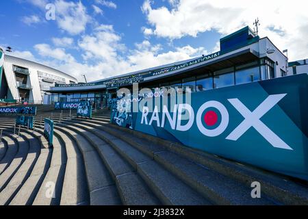 Eine allgemeine Ansicht der Beschilderung auf der Aintree Racecourse, vor dem Randox Grand National Festival 2022. Bilddatum: Mittwoch, 6. April 2022. Stockfoto