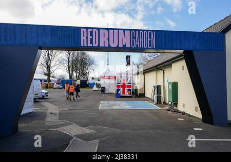 Eine allgemeine Ansicht der Beschilderung auf der Aintree Racecourse, vor dem Randox Grand National Festival 2022. Bilddatum: Mittwoch, 6. April 2022. Stockfoto