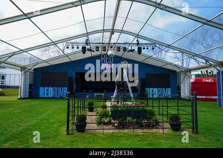 Eine allgemeine Ansicht der Beschilderung auf der Aintree Racecourse, vor dem Randox Grand National Festival 2022. Bilddatum: Mittwoch, 6. April 2022. Stockfoto