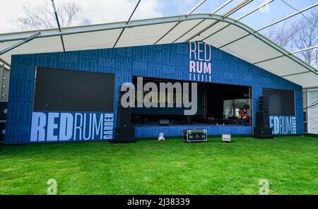 Eine allgemeine Ansicht der Beschilderung auf der Aintree Racecourse, vor dem Randox Grand National Festival 2022. Bilddatum: Mittwoch, 6. April 2022. Stockfoto