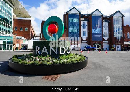 Eine allgemeine Ansicht der Beschilderung auf der Aintree Racecourse, vor dem Randox Grand National Festival 2022. Bilddatum: Mittwoch, 6. April 2022. Stockfoto