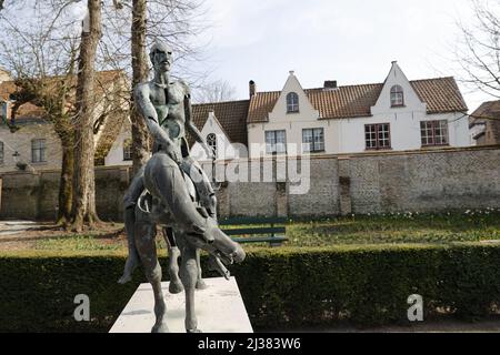 Statue eines der vier Reiter der Apokalypse, Arentshuis, Brügge, Belgien Stockfoto