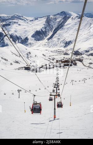 Gondelbahn im Skigebiet Gudauri, Georgien Stockfoto