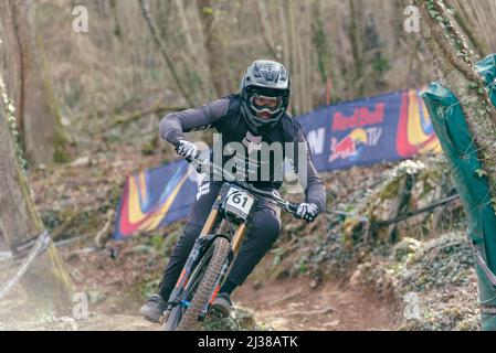 Lourdes, Frankreich : 2022. März 27 : Neko MULALLY USA tritt beim UCI Mountain Bike Downhill World Cup 2022 im französischen Lourdes an. Stockfoto