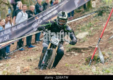 Lourdes, Frankreich : 2022. März 27 : Johan GARCIN FRA nimmt am UCI Mountain Bike Downhill World Cup 2022 in Lourdes, Frankreich, Teil. Stockfoto