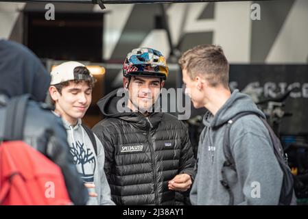 Lourdes, Frankreich : 2022. März 27 : BRUNI Loic FRA tritt beim UCI Mountain Bike Downhill World Cup 2022 in Lourdes, Frankreich, an. Stockfoto