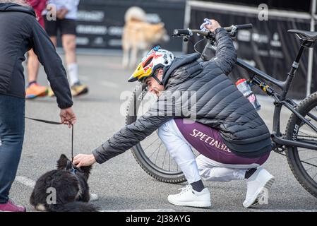 Lourdes, Frankreich : 2022. März 27 : BRUNI Loic FRA tritt beim UCI Mountain Bike Downhill World Cup 2022 in Lourdes, Frankreich, an. Stockfoto