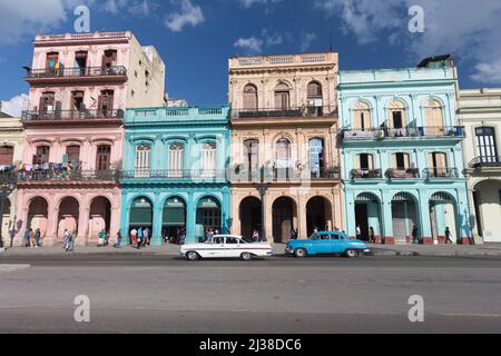 Alte pastellfarbene Gebäude am Paseo de Marti in Havanna, Kuba Stockfoto