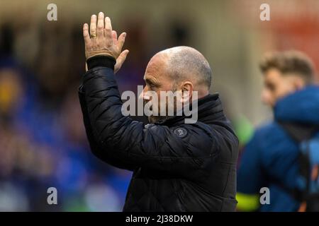 AFC Wimbledon-Manager Mark Bowen während des Sky Bet League One-Spiels im Cherry Red Records Stadium, London. Bilddatum: Dienstag, 5. April 2022. Stockfoto