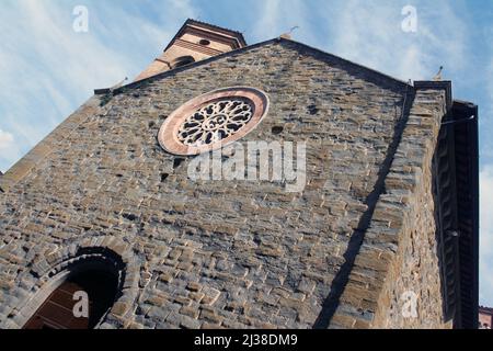 Historische Steinkirche im Zentrum von Deruta, Dorf des Porzellans, in Umbrien in Italien Stockfoto