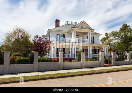 FORT MILL, S.C., 2. APRIL 22: The Mills-Mack House auf der Confederate Street, 1906, Classical Revival. Gelistet im National Registor of Historic Places. Stockfoto