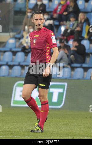 Ferrara, Italien. 05. April 2022. Ferrara (FE), Italia, 5 Aprile, stadio Paolo Mazza, 33Â giornata Campionato Serie BKT 2021/2022, incontro tra le squadre della Spal e del Cosenza Calcio, nella foto: l'Arbitro Minelli Credit: Independent Photo Agency/Alamy Live News Stockfoto