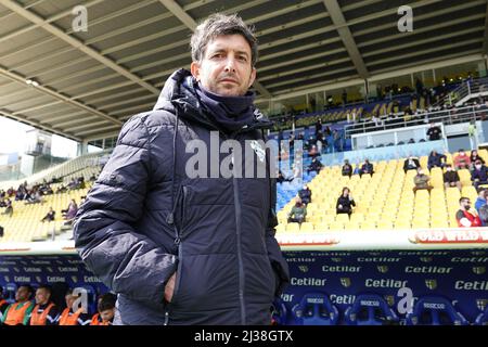 Giacomo Gattuso Cheftrainer von COMO 1907 schaut während des Serie B-Spiels zwischen Parma Calcio und Como 1907 bei Ennio Tardini am 6. April 2022 in Parma, Italien, auf. Stockfoto