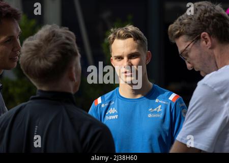 Melbourne, Australien. 06. April 2022. Oscar Piastri im Fahrerlager während der Vorbereitungen vor dem Großen Preis von Australien 2022 auf dem Albert Park Grand Prix Circuit. Kredit: SOPA Images Limited/Alamy Live Nachrichten Stockfoto