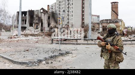 Tschernihiw, Ukraine. 05. April 2022. Ukrainisches Militär sah Patrouillen in der Stadt. Russische Truppen setzen ihre umfassende Invasion in der Ukraine fort. Kredit: SOPA Images Limited/Alamy Live Nachrichten Stockfoto