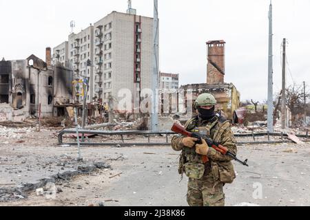 Tschernihiw, Ukraine. 05. April 2022. Ukrainisches Militär sah Patrouillen in der Stadt. Russische Truppen setzen ihre umfassende Invasion in der Ukraine fort. Kredit: SOPA Images Limited/Alamy Live Nachrichten Stockfoto