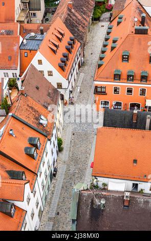 Freising, Deutschland - 30. Juli 2009: Blick auf das mittelalterliche Dorf Freising in Bayern. Stockfoto