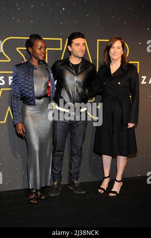 Lupita Nyong'o, Oscar Isaac, Kathleen Kennedy treffen auf dem schwarzen Teppich des „Star Wars: Episode VII - The Force Awakens“-Fan-Events im Cinepolis Antara On ein Stockfoto