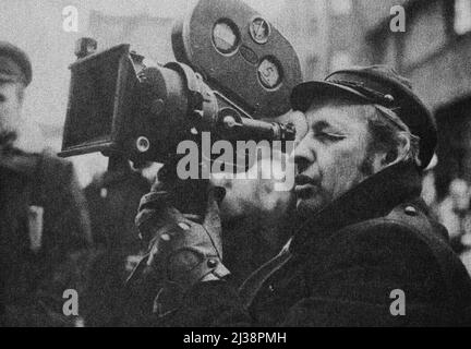 POLEN - 1974 - der polnische Filmregisseur Andrzej Wajda (1926-2016) über die Dreharbeiten zum Film "das gelobte Land" im Jahr 1974 - Foto: Geopix Stockfoto