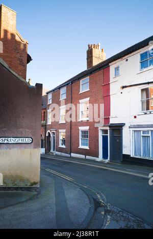 Eine Gruppe von denkmalgeschützten georgianischen dreistöckigen Stadthäusern in der St Sepulcher Street, Scarborough Stockfoto