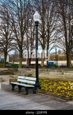 Eine vertikale Tagesansicht des Battleship Cove Fall River, Massachusetts Stockfoto