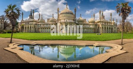 Der Royal Pavilion, auch bekannt als Brighton Pavilions, ist eine ehemalige königliche Residenz der Klasse I, die sich an der Grand Parade in Brighton befindet. Der pa Stockfoto