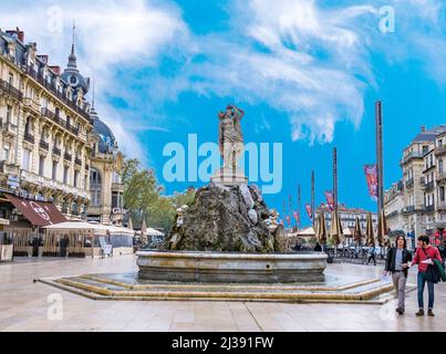 MONTPELLIER, FRANKREICH - 31. MÄRZ 2017: Monumente des Place de la Comedie, des wichtigsten und wichtigsten Platzes in Montpellier, Frankreich: Brunnen drei Gr Stockfoto