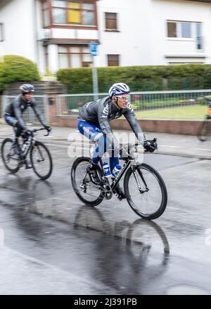 BAD SODEN, DEUTSCHLAND -1. MAI 2017: Radler beim Rennen Eschborn–Frankfurt – rund um den Finanzplatz. Es ist ein jährliches halbklassisches Radrennen in Deutschland, Stockfoto