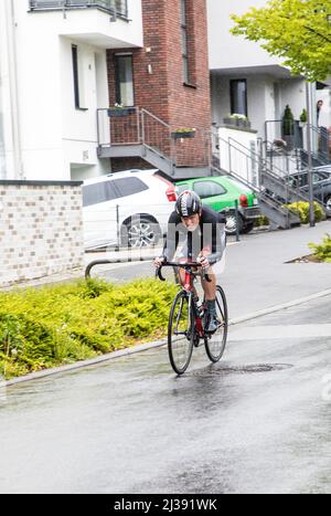 BAD SODEN, DEUTSCHLAND -1. MAI 2017: Radler beim Rennen Eschborn–Frankfurt – rund um den Finanzplatz. Es ist ein jährliches halbklassisches Radrennen in Deutschland, Stockfoto