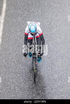 BAD SODEN, DEUTSCHLAND -1. MAI 2017: Radler auf dem Eschborn - Frankfurt - rund um den Finanzplatz Rennen. Es ist ein jährliches halbklassisches Radrennen in deutscher Sprache Stockfoto