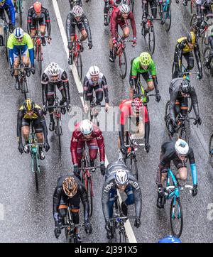 BAD SODEN, DEUTSCHLAND -1. MAI 2017: Radler beim Rennen Eschborn–Frankfurt – rund um den Finanzplatz. Es ist ein jährliches halbklassisches Radrennen in Deutschland, Stockfoto