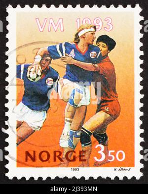 NORWEGEN - UM 1993: Eine in Norwegen gedruckte Marke zeigt Team Handball Spieler, um 1993 Stockfoto