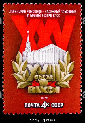 MOSKAU, RUSSLAND - 26. MÄRZ 2022: Briefmarke gedruckt in der UdSSR gewidmet 18. Komsomol Kongress, Serie, um 1978 Stockfoto