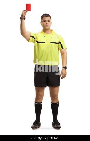 In voller Länge Porträt eines Fußballschiedsrichters mit einer roten Karte isoliert auf weißem Hintergrund Stockfoto