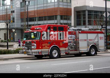 Ein Feuerwehrauto auf der Straße von Burnaby, British Columbia, Kanada Stockfoto