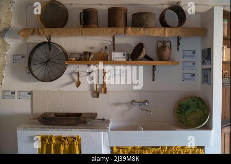 Pentedattilo (Reggio Calabria), Italien 22/10/2013: Das Dorf ist Teil des Projekts zur Wiederherstellung der Aspromonte Dörfer 'Borghi Solidari'. Auf dem Foto das Museum der Künste und Traditionen. ©Andrea Sabbadini Stockfoto